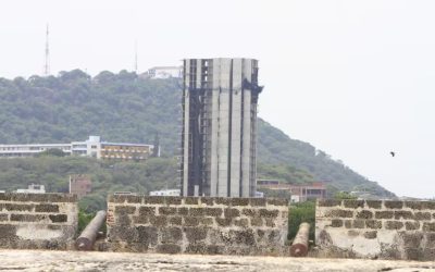 Inició la demolición del edificio Aquarela en Cartagena: los trabajos durarán seis meses